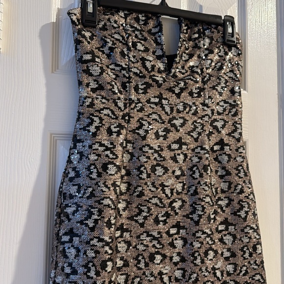 Dress - Picture 2 of 4